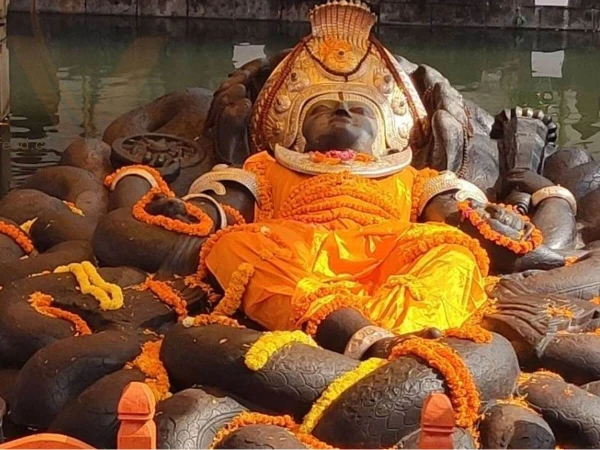 Budhanilkantha Sleeping Visnu Temple